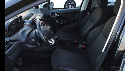Peugeot 208 75 5 porte Black Line 2 (12)