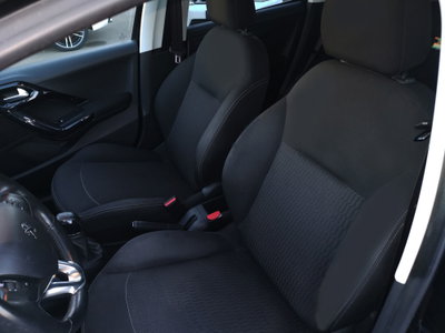 Peugeot 208 75 5 porte Black Line 2 (13)