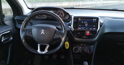 Peugeot 208 75 5 porte Black Line 2 (16)