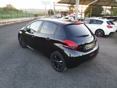 Peugeot 208 75 5 porte Black Line 2 (4)