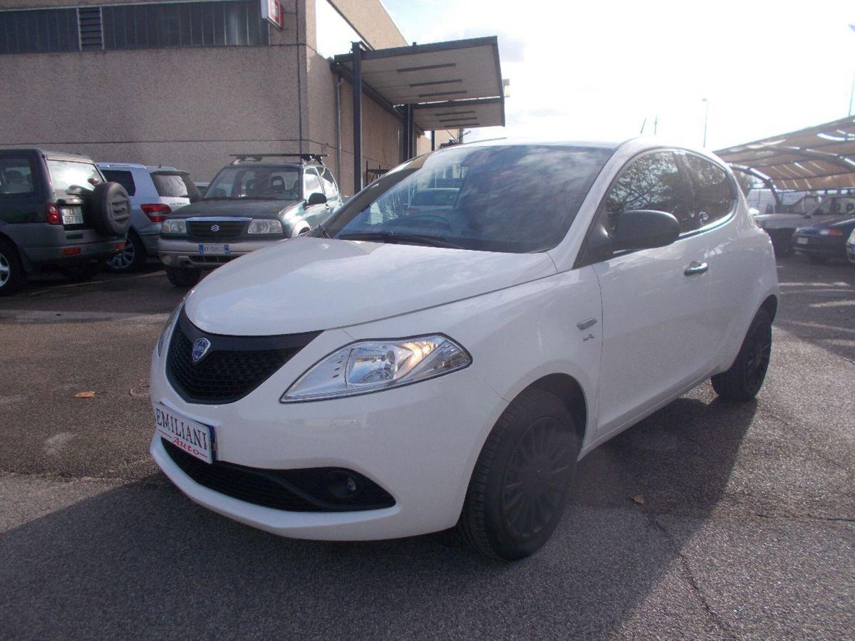 Lancia Ypsilon 1.2 69 CV 5 porte GPL Ecochic Silver