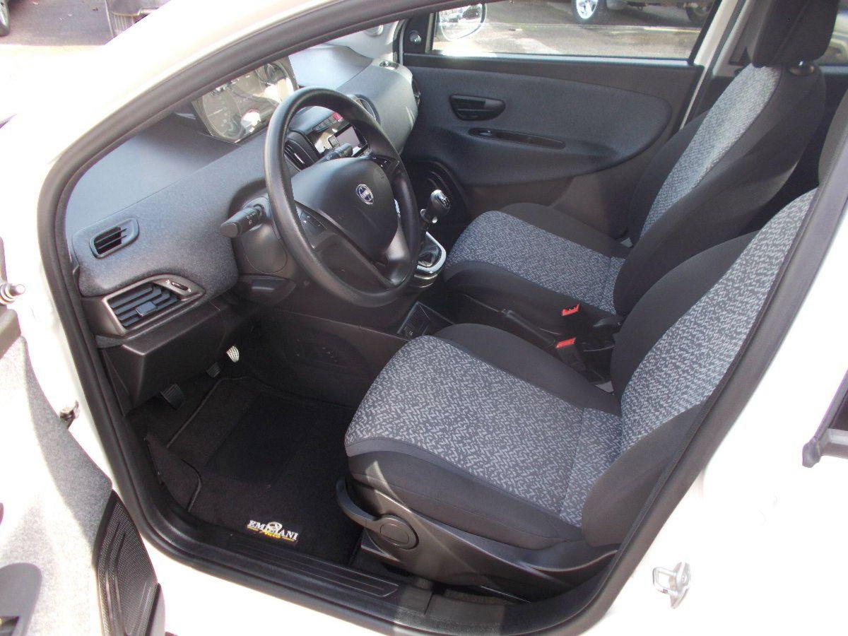 Lancia Ypsilon 1.2 69 CV 5 porte GPL Ecochic Silver (12)