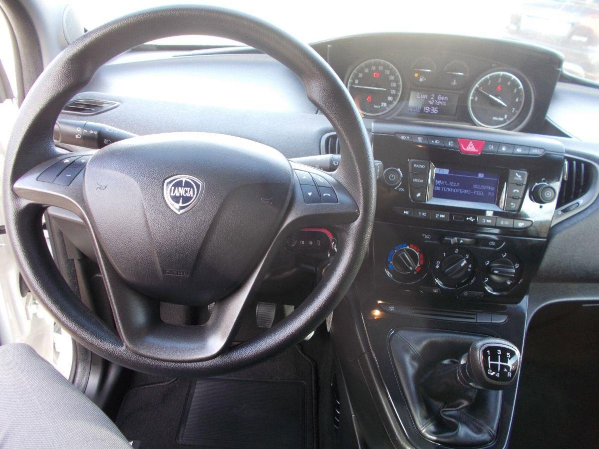 Lancia Ypsilon 1.2 69 CV 5 porte GPL Ecochic Silver (14)
