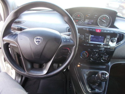 Lancia Ypsilon 1.2 69 CV 5 porte GPL Ecochic Silver (14)