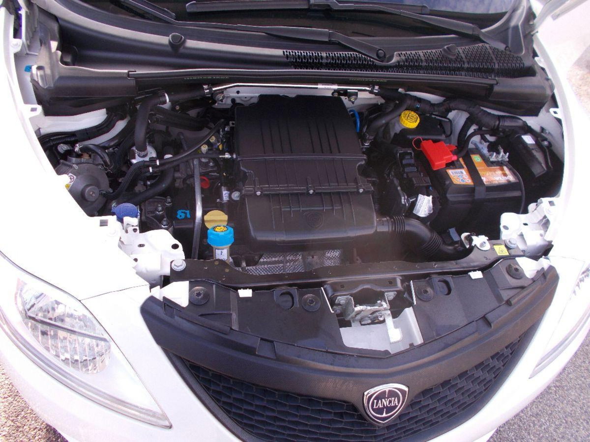 Lancia Ypsilon 1.2 69 CV 5 porte GPL Ecochic Silver (17)
