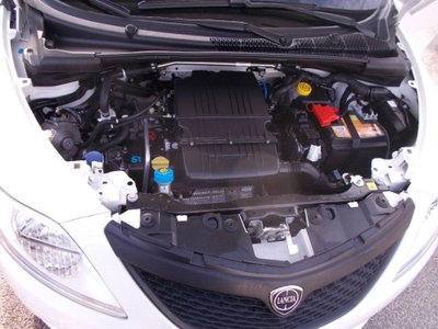 Lancia Ypsilon 1.2 69 CV 5 porte GPL Ecochic Silver (17)
