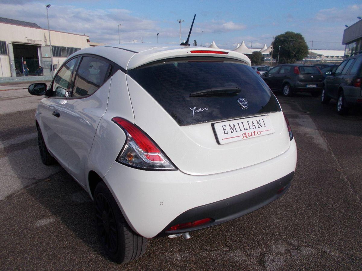Lancia Ypsilon 1.2 69 CV 5 porte GPL Ecochic Silver (3)