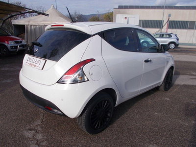 Lancia Ypsilon 1.2 69 CV 5 porte GPL Ecochic Silver (4)