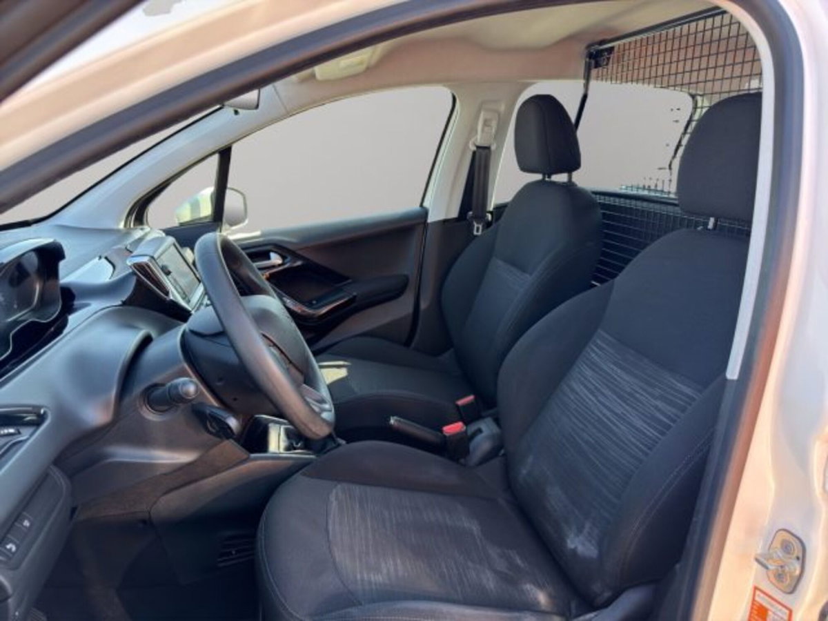 Peugeot 208 100 S&S 5 porte Van Active (7)