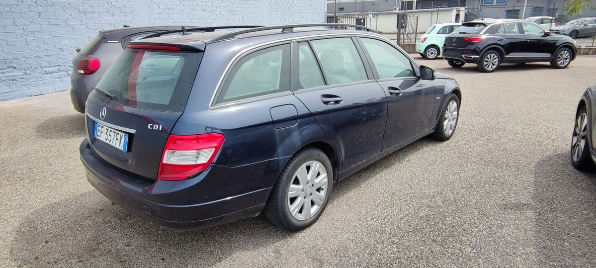 Mercedes-Benz Classe C Station Wagon 220 CDI BlueEFFICIENCY Avantgarde AMG (2)