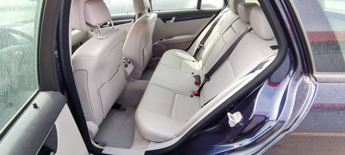 Mercedes-Benz Classe C Station Wagon 220 CDI BlueEFFICIENCY Avantgarde AMG (4)