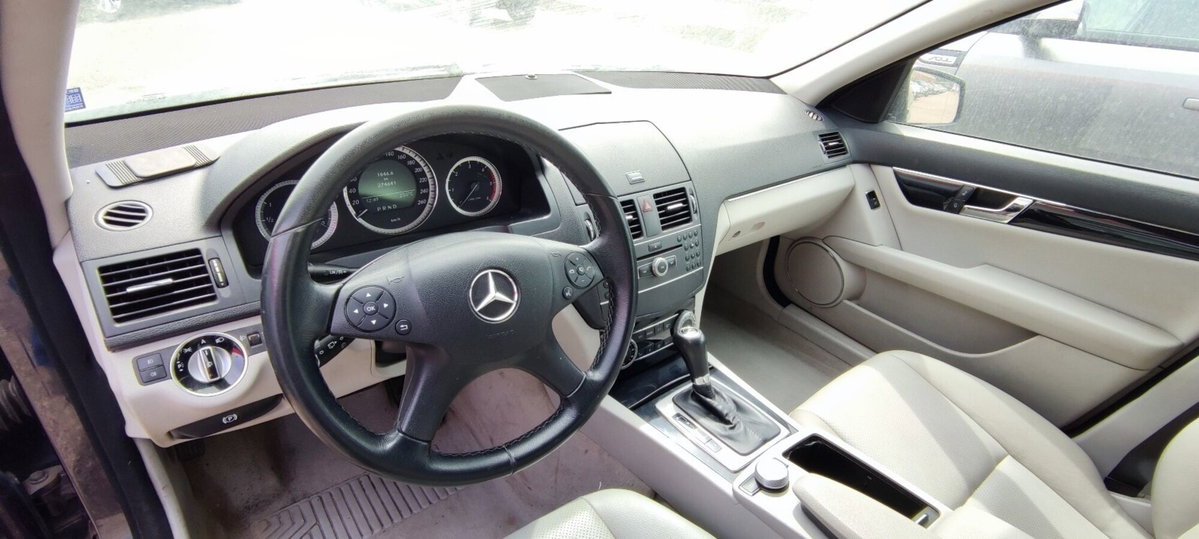 Mercedes-Benz Classe C Station Wagon 220 CDI BlueEFFICIENCY Avantgarde AMG (5)