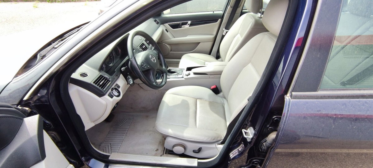Mercedes-Benz Classe C Station Wagon 220 CDI BlueEFFICIENCY Avantgarde AMG (6)