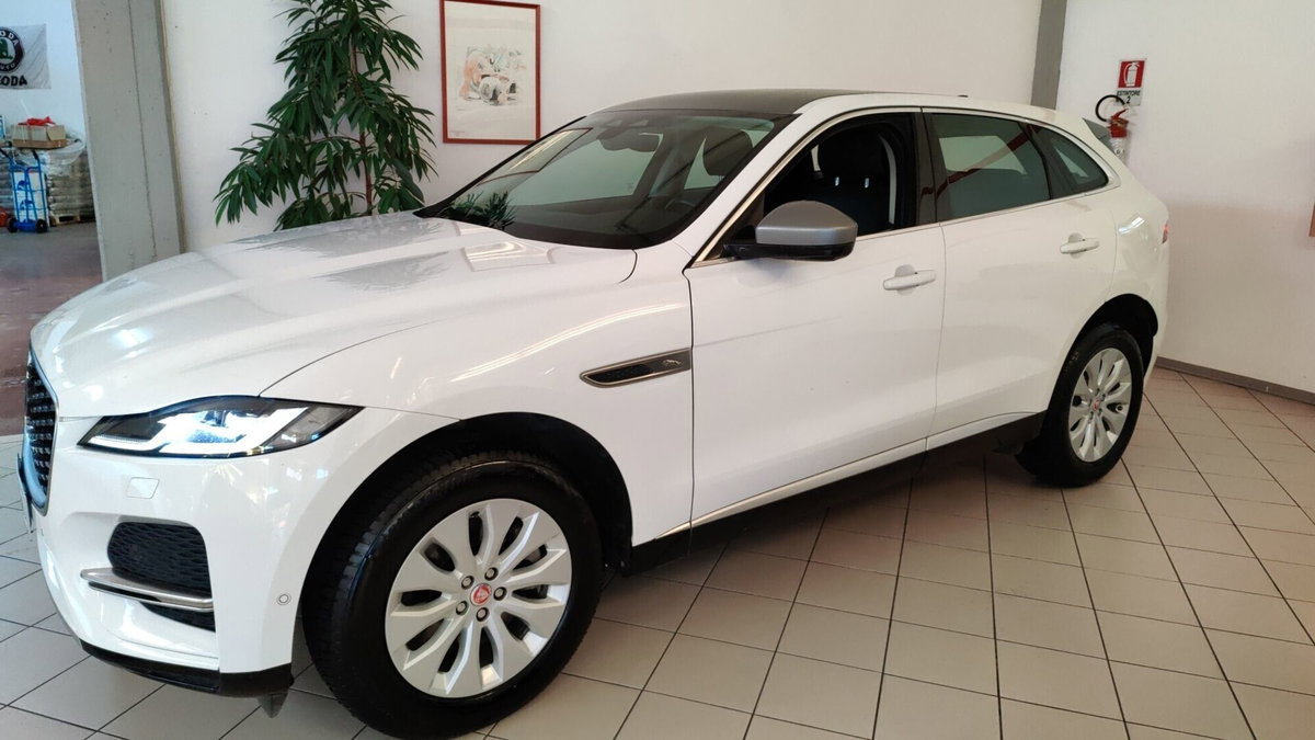 Jaguar F-Pace 2.0 D 163 CV AWD aut. R-Dynamic SE (2)