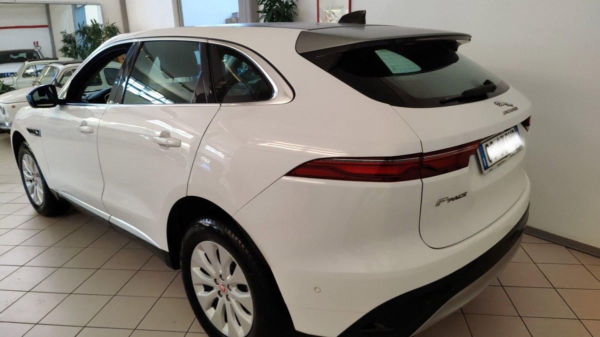Jaguar F-Pace 2.0 D 163 CV AWD aut. R-Dynamic SE (3)