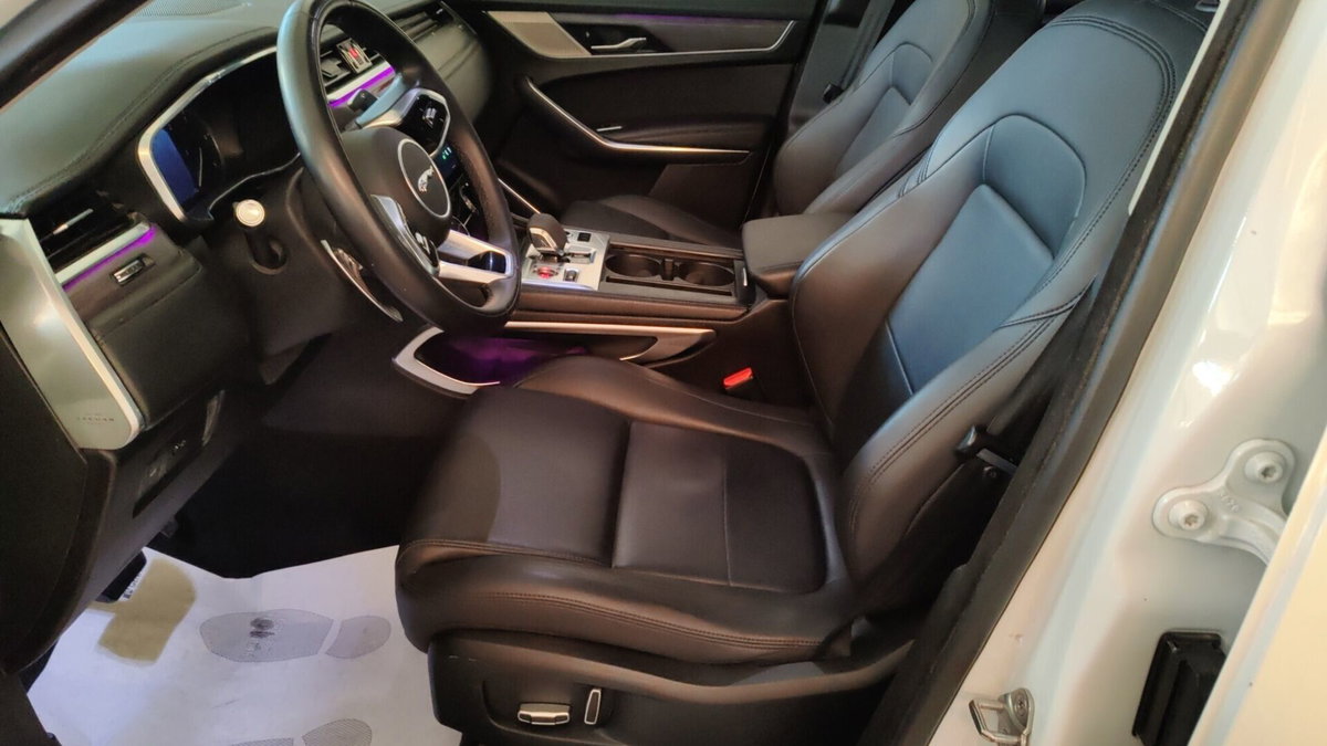 Jaguar F-Pace 2.0 D 163 CV AWD aut. R-Dynamic SE (4)