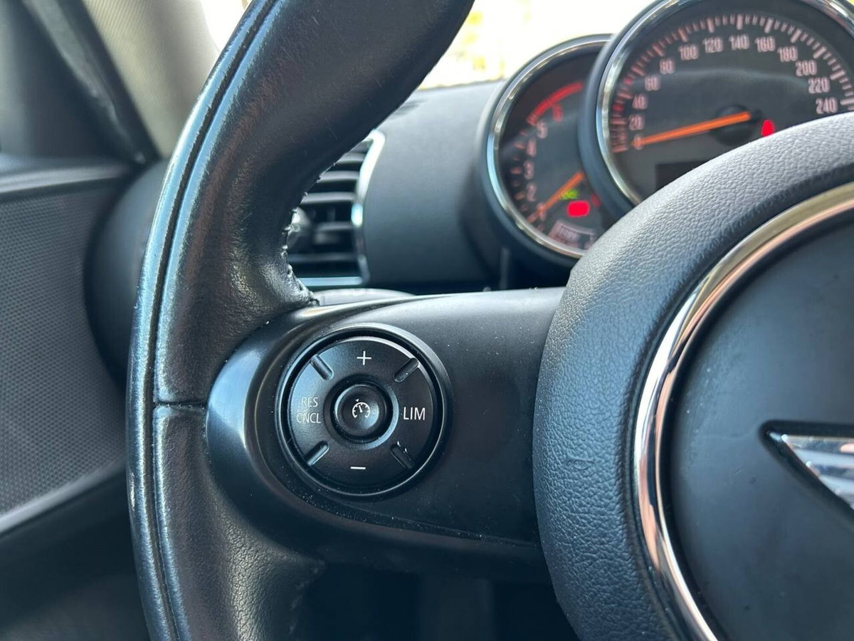 MINI Mini Clubman 2.0 Cooper D Business Clubman Automatica (18)