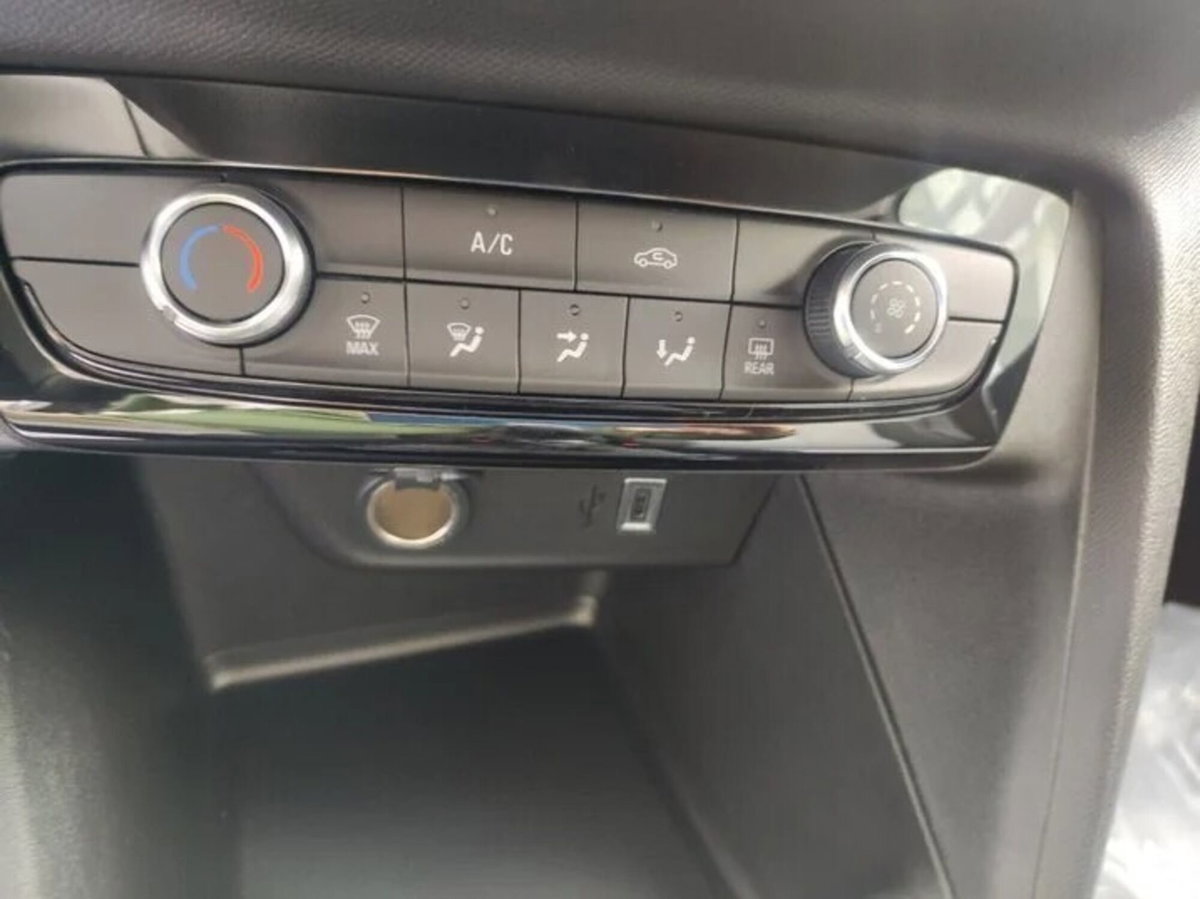 Opel Corsa 1.2 Edition (13)