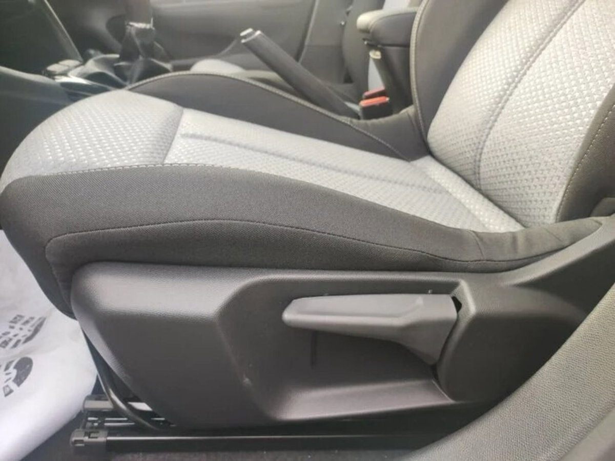 Opel Corsa 1.2 Edition (18)