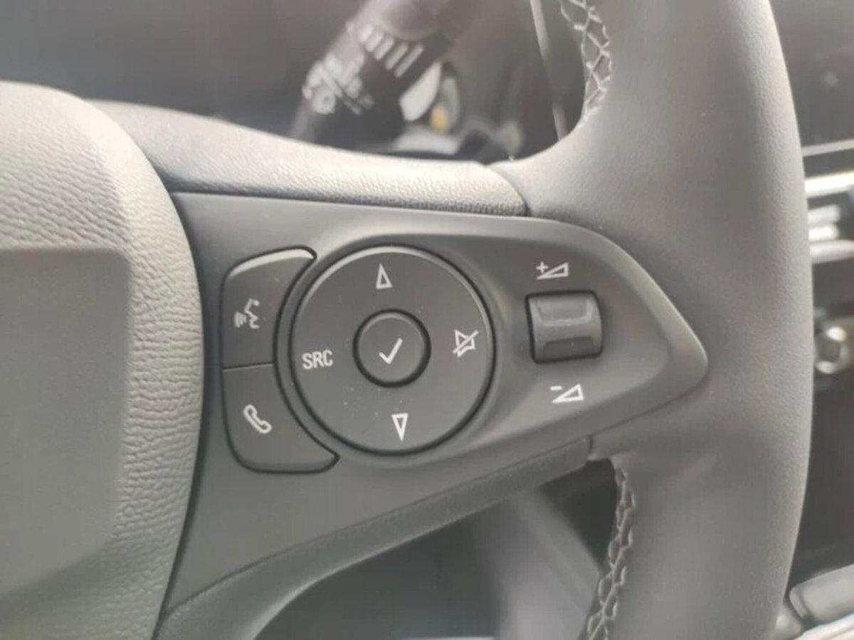 Opel Corsa 1.2 Edition (8)