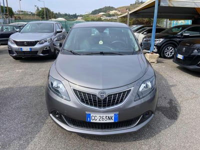 Lancia Ypsilon 1.0 FireFly 5 porte S&S Hybrid Ecochic Silver usata