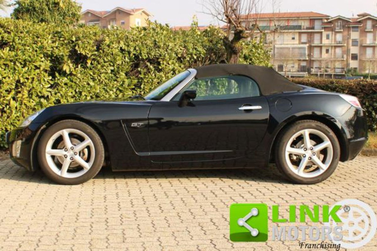 Opel GT 2.0 Turbo 16V (2)