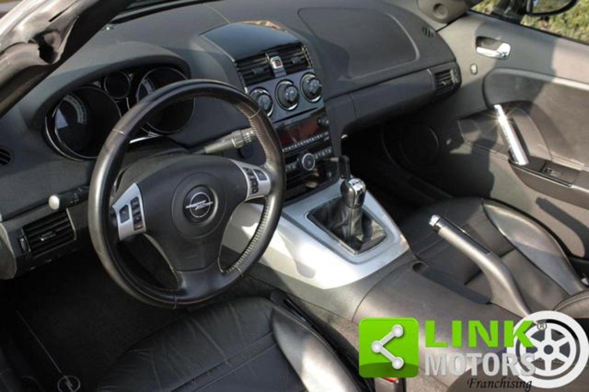 Opel GT 2.0 Turbo 16V (9)