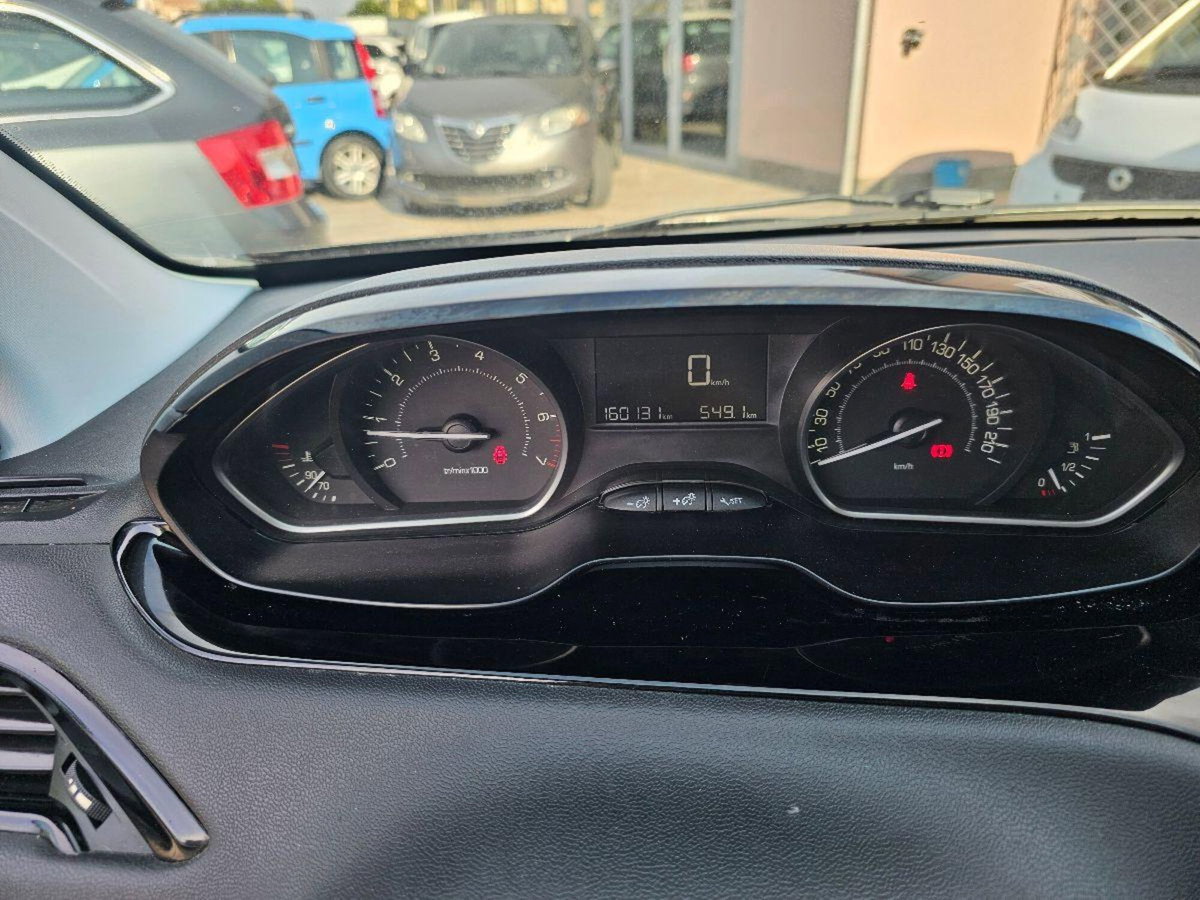 Peugeot 208 82 5 porte Allure (18)