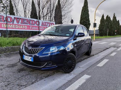 Lancia Ypsilon 1.0 FireFly 5 porte S&S Hybrid Ecochic Silver  usata