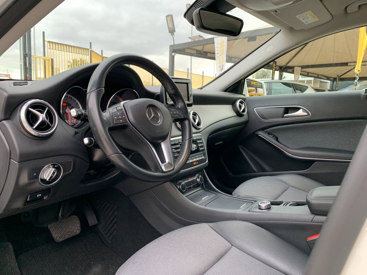 Mercedes-Benz GLA SUV 200 CDI Automatic 4Matic Executive (12)
