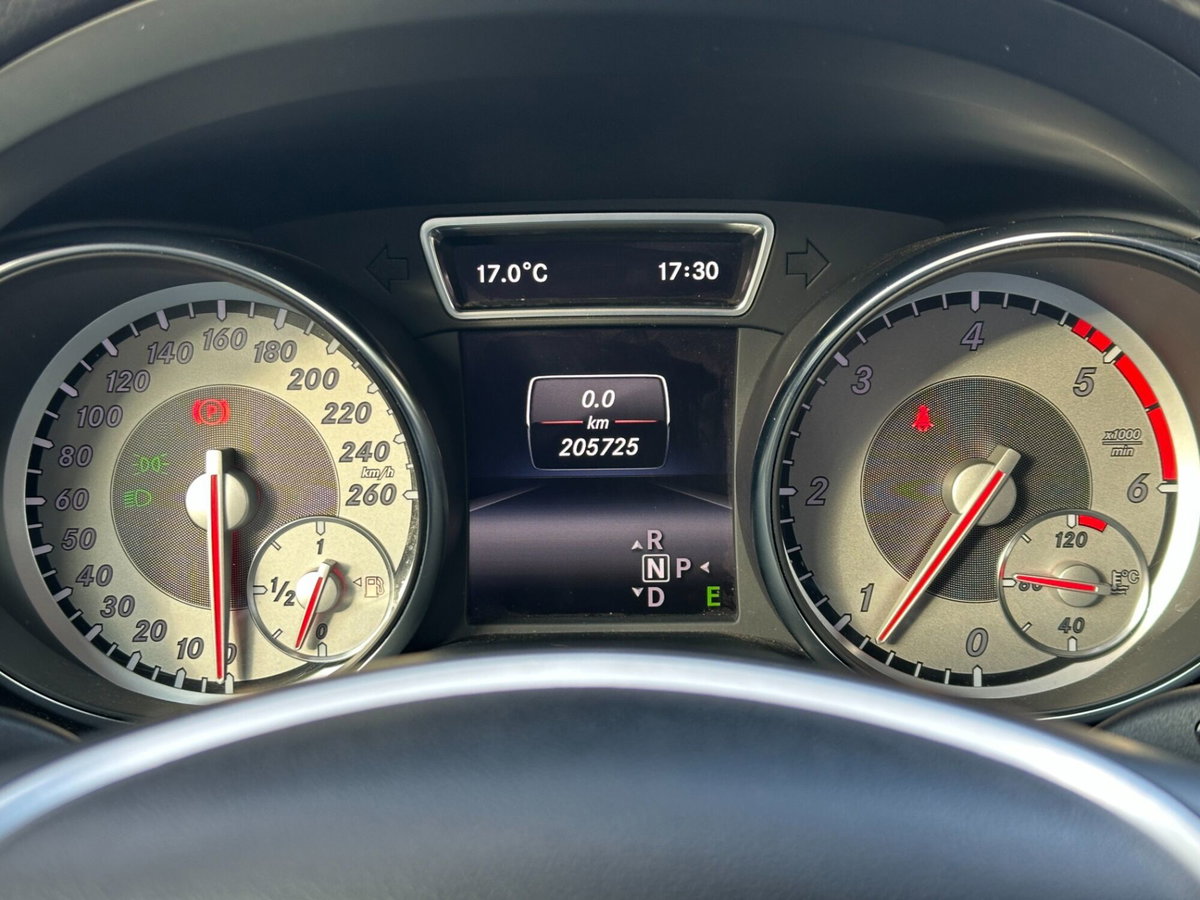 Mercedes-Benz GLA SUV 200 CDI Automatic 4Matic Executive (17)