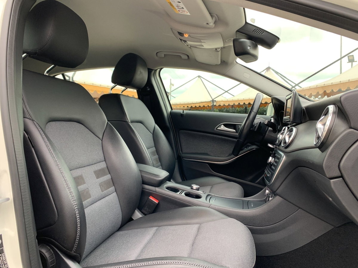 Mercedes-Benz GLA SUV 200 CDI Automatic 4Matic Executive (14)