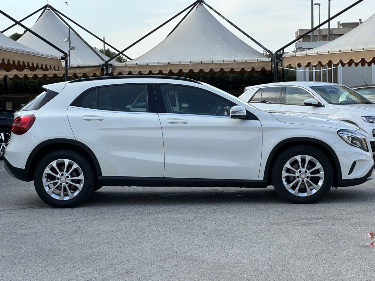 Mercedes-Benz GLA SUV 200 CDI Automatic 4Matic Executive (8)