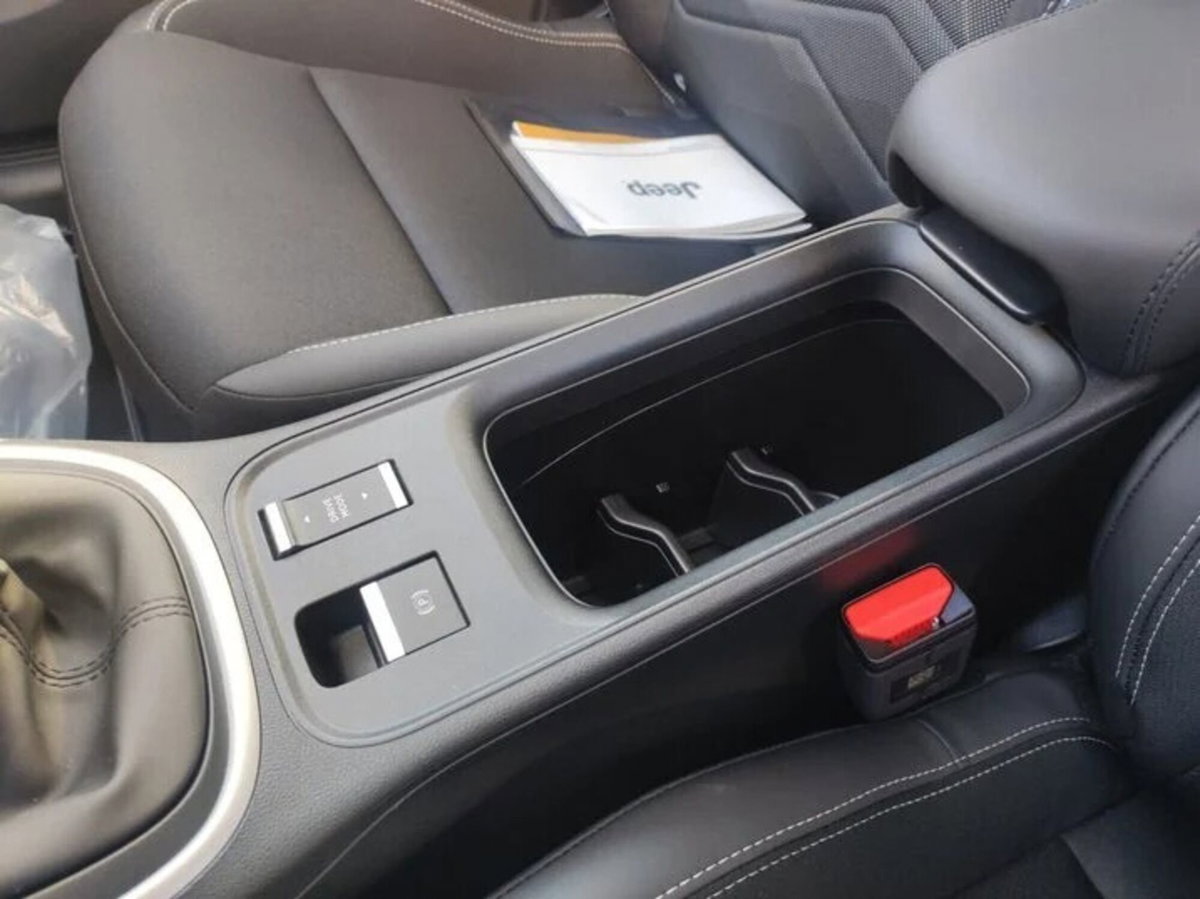 Jeep Avenger 1.2 turbo Altitude fwd 100cv (20)