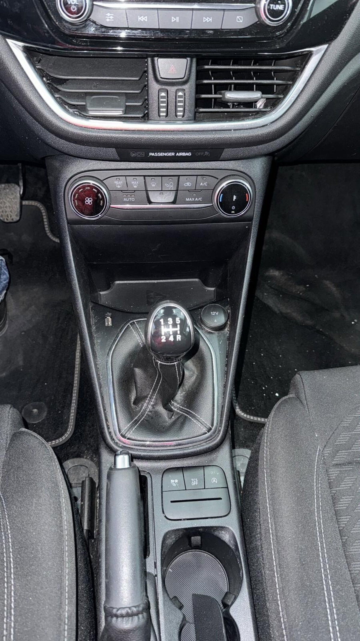Ford Fiesta 1.1 75 CV 5 porte Titanium (7)