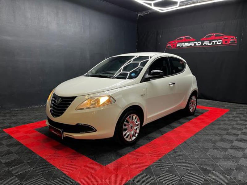 Lancia Ypsilon 1.2 69 CV 5 porte Silver 
