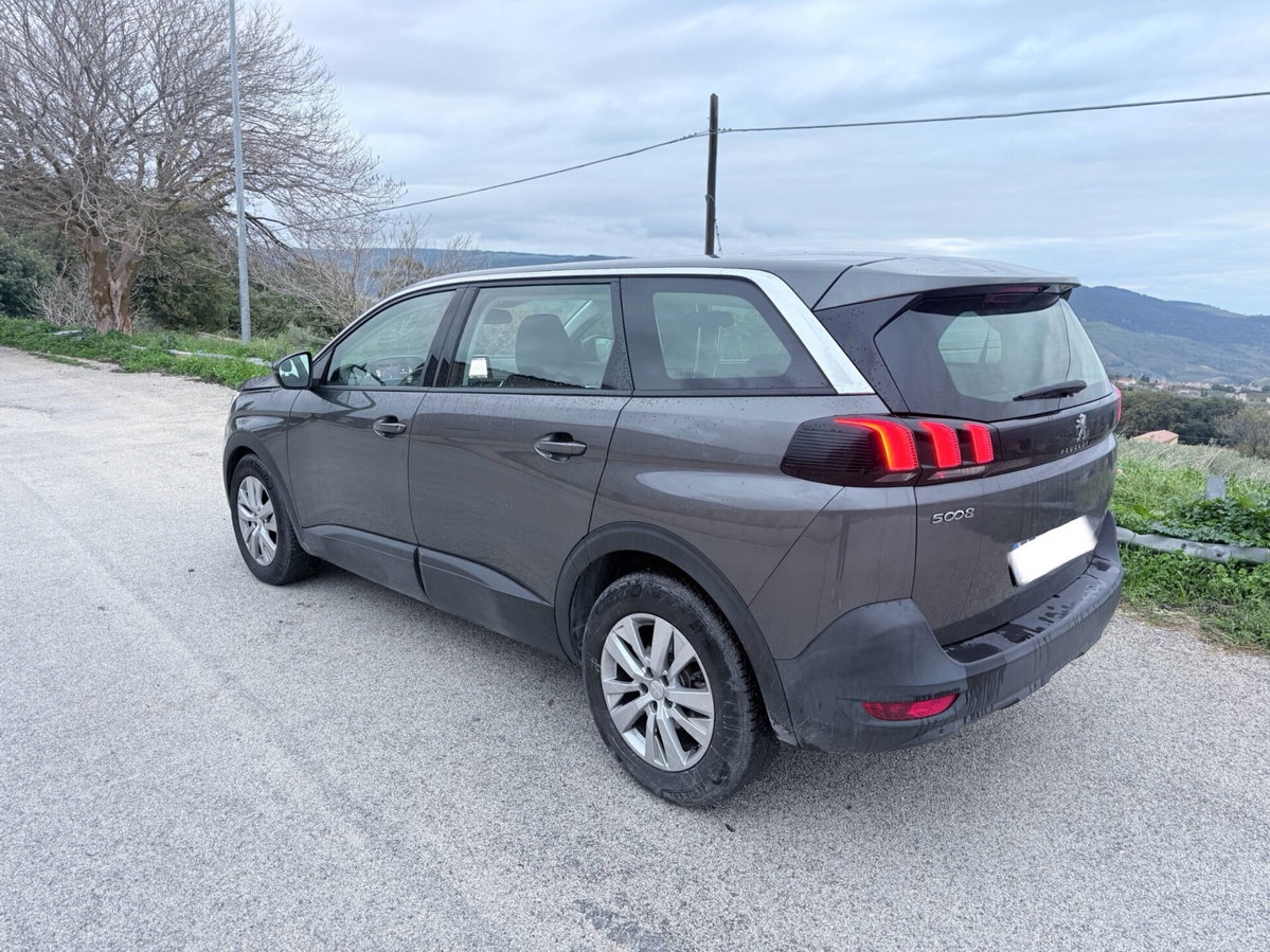 Peugeot 5008 BlueHDi 130 S&S Crossway (2)