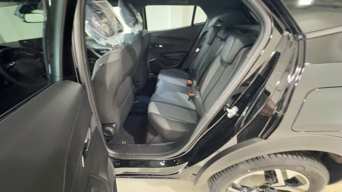 Peugeot 2008 PureTech 130 S&S EAT8 Allure Pack (5)