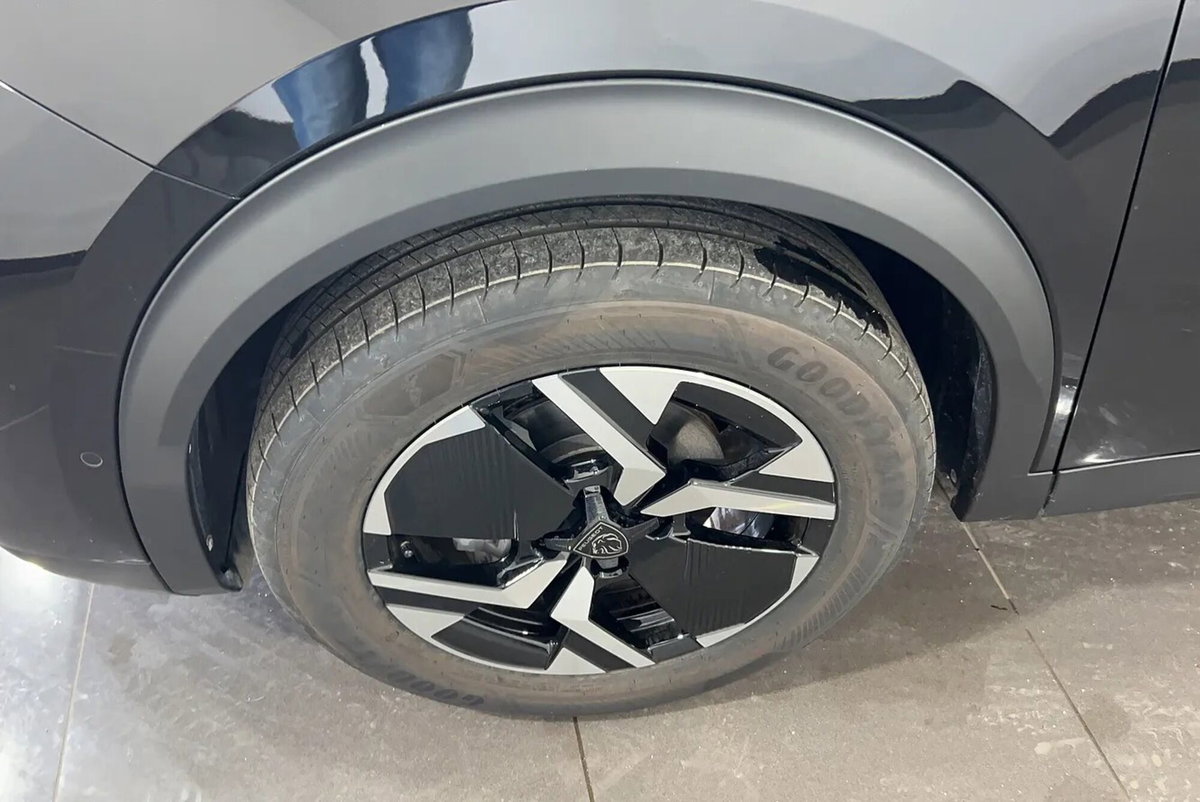 Peugeot 2008 PureTech 130 S&S EAT8 Allure Pack (9)