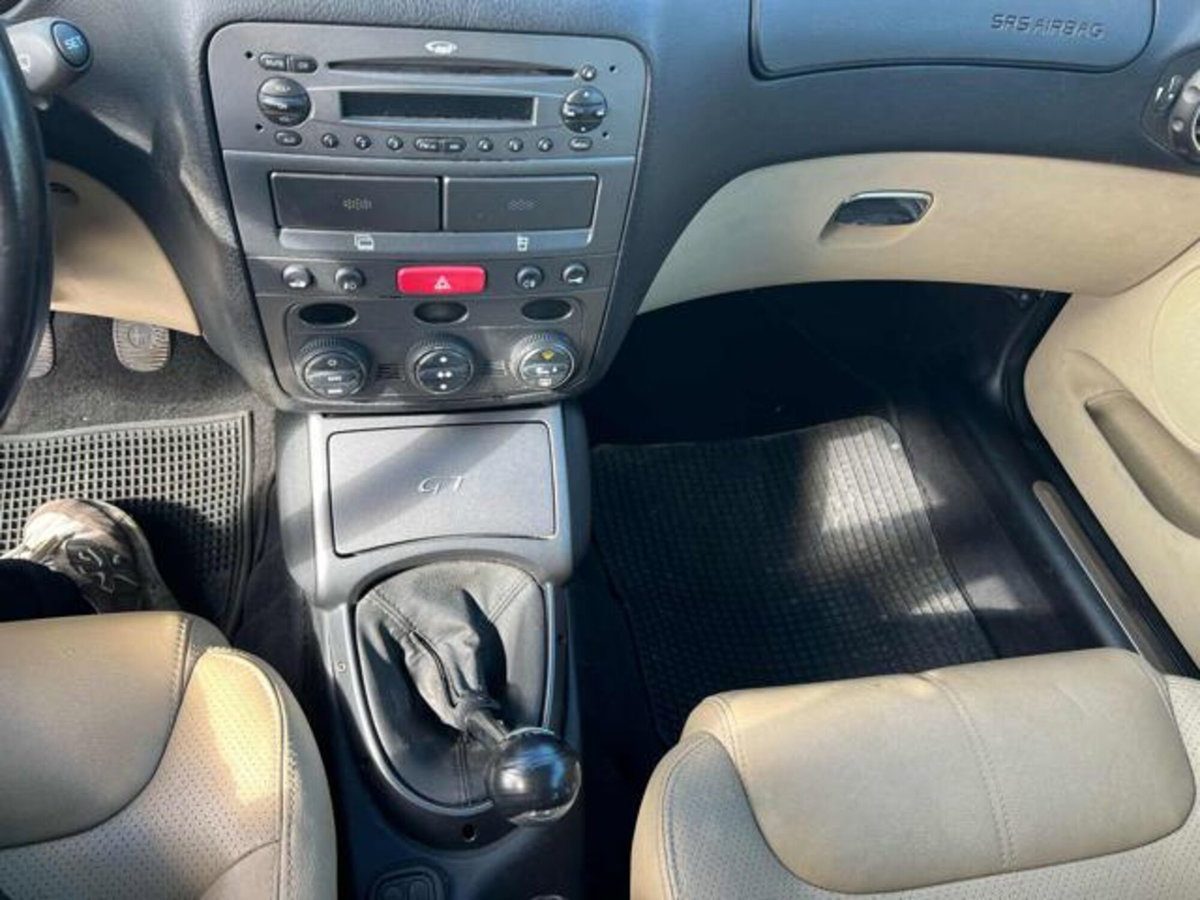 Alfa Romeo GT 1.8 16V TS Distinctive (10)
