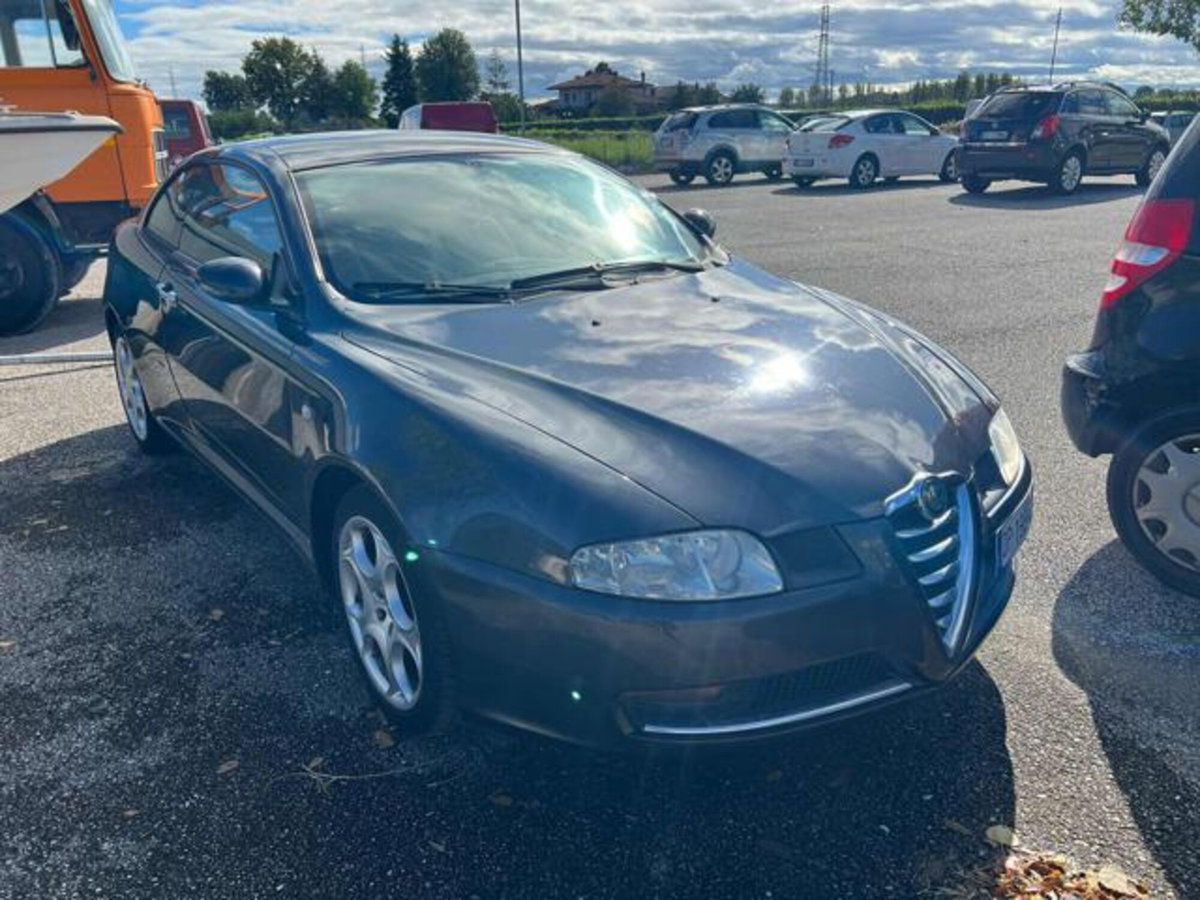 Alfa Romeo GT 1.8 16V TS Distinctive (2)