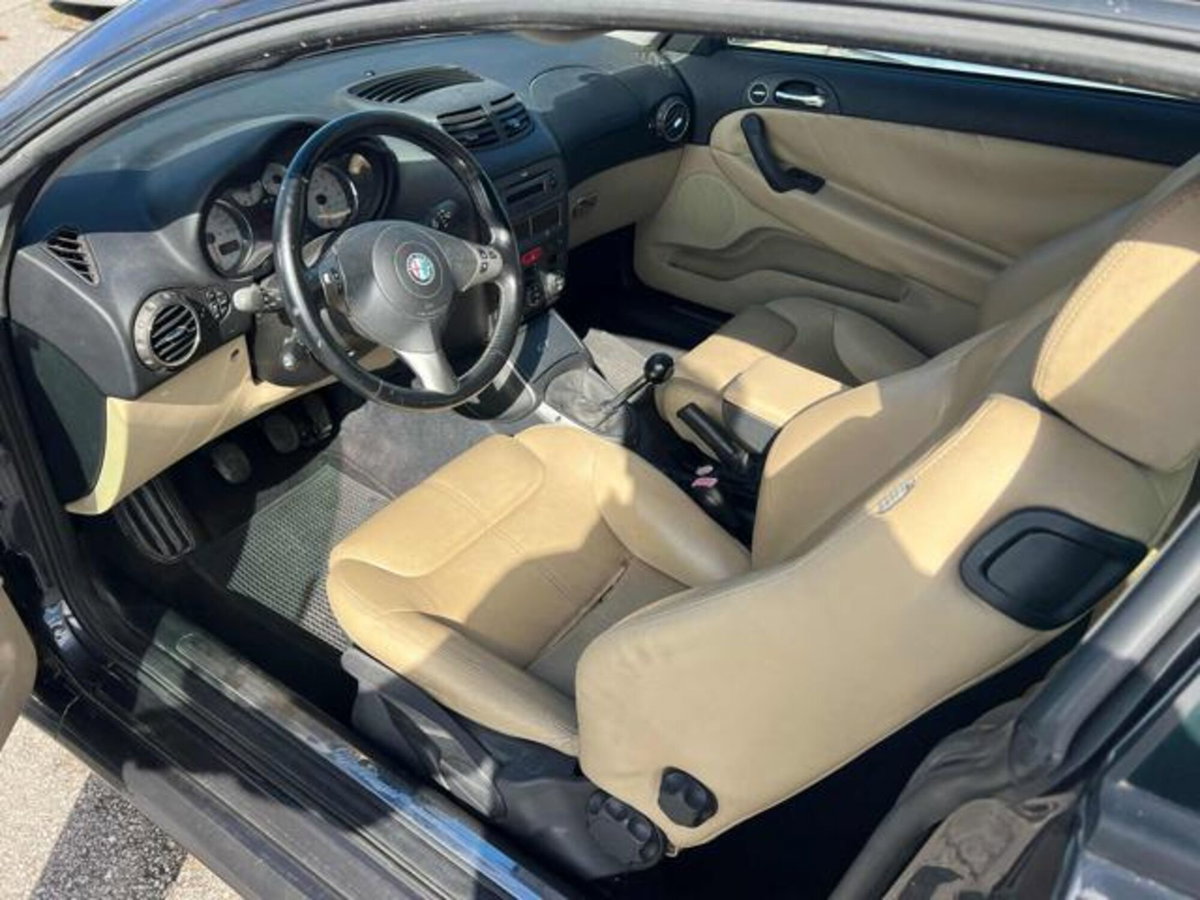 Alfa Romeo GT 1.8 16V TS Distinctive (7)