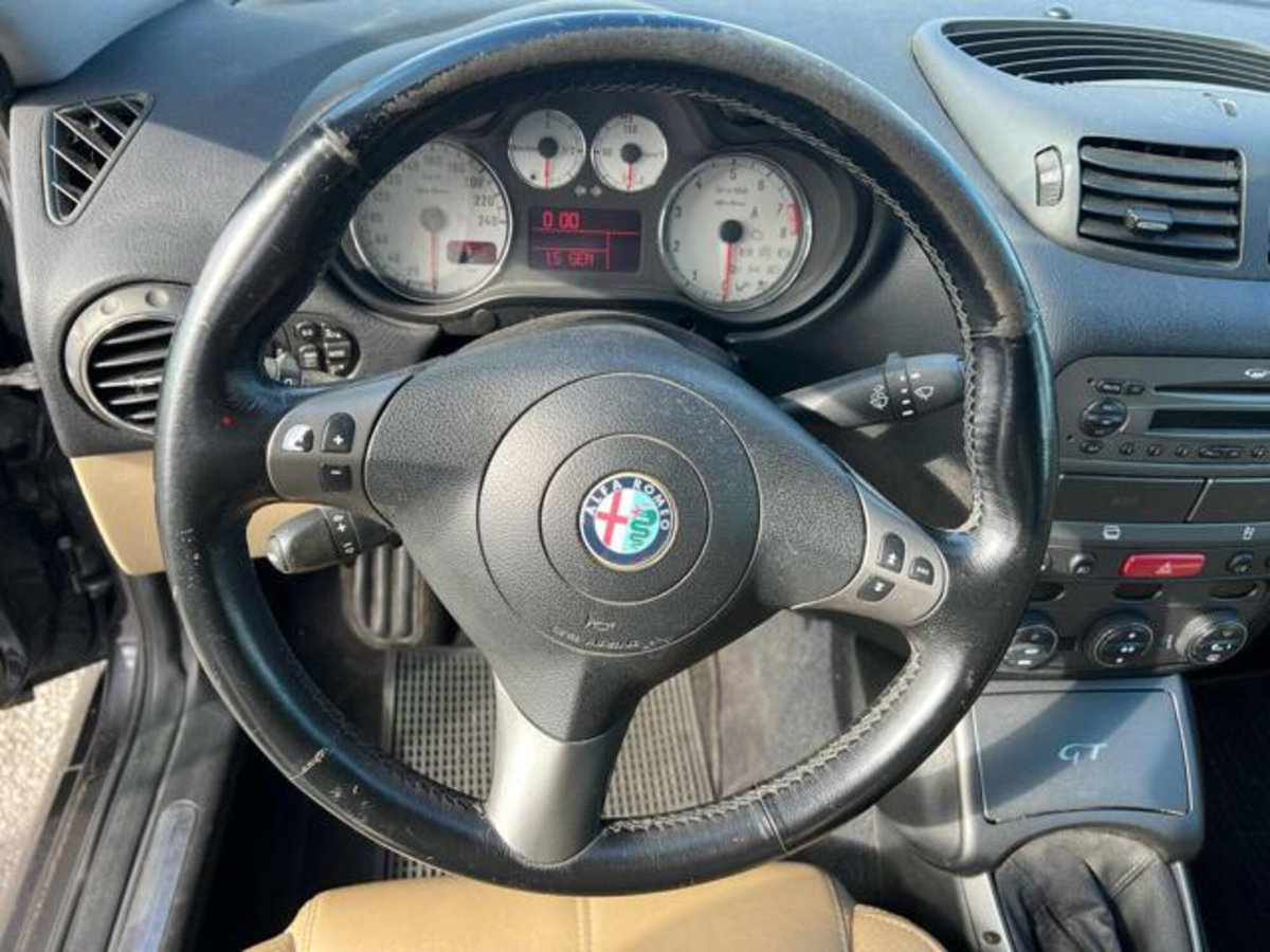 Alfa Romeo GT 1.8 16V TS Distinctive (9)
