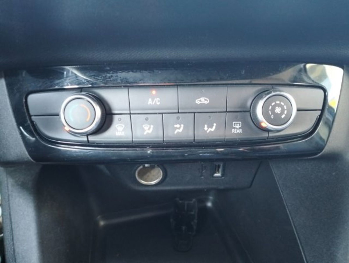 Opel Corsa 1.2 Edition (11)