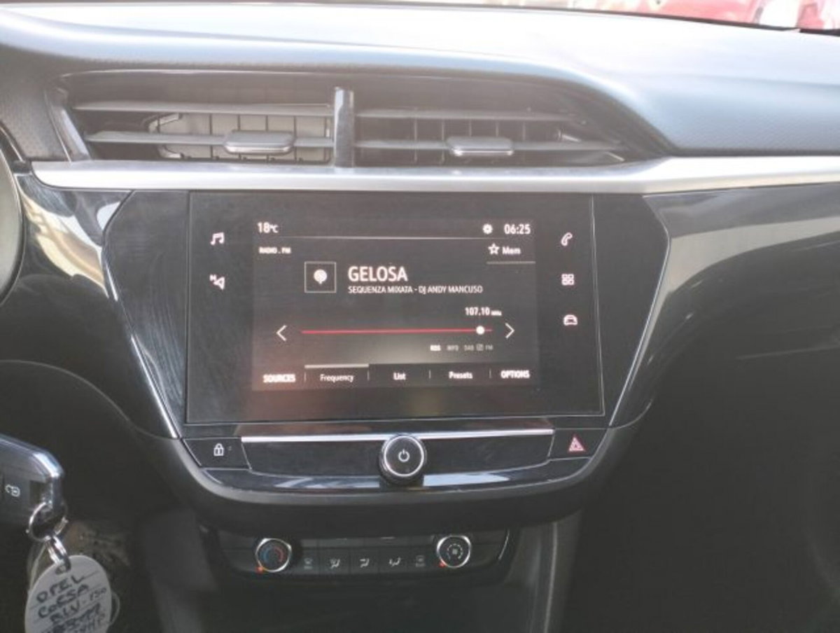 Opel Corsa 1.2 Edition (10)