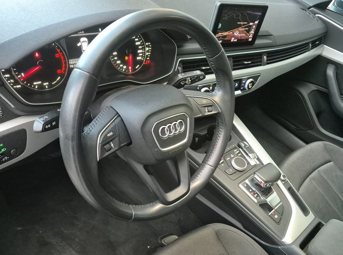 Audi A4 Avant 2.0 TDI 150 CV ultra S tronic Sport (15)