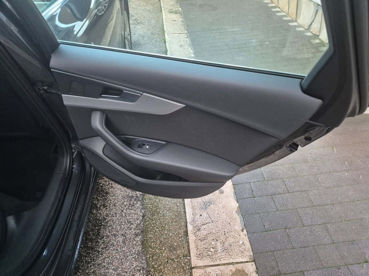 Audi A4 Avant 2.0 TDI 150 CV ultra S tronic Sport (17)