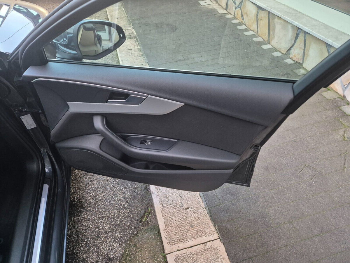 Audi A4 Avant 2.0 TDI 150 CV ultra S tronic Sport (19)