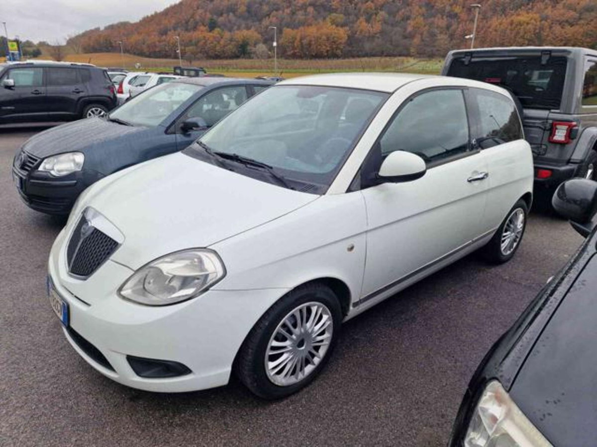Lancia Ypsilon 1.4 Platino Ecochic GPL (2)