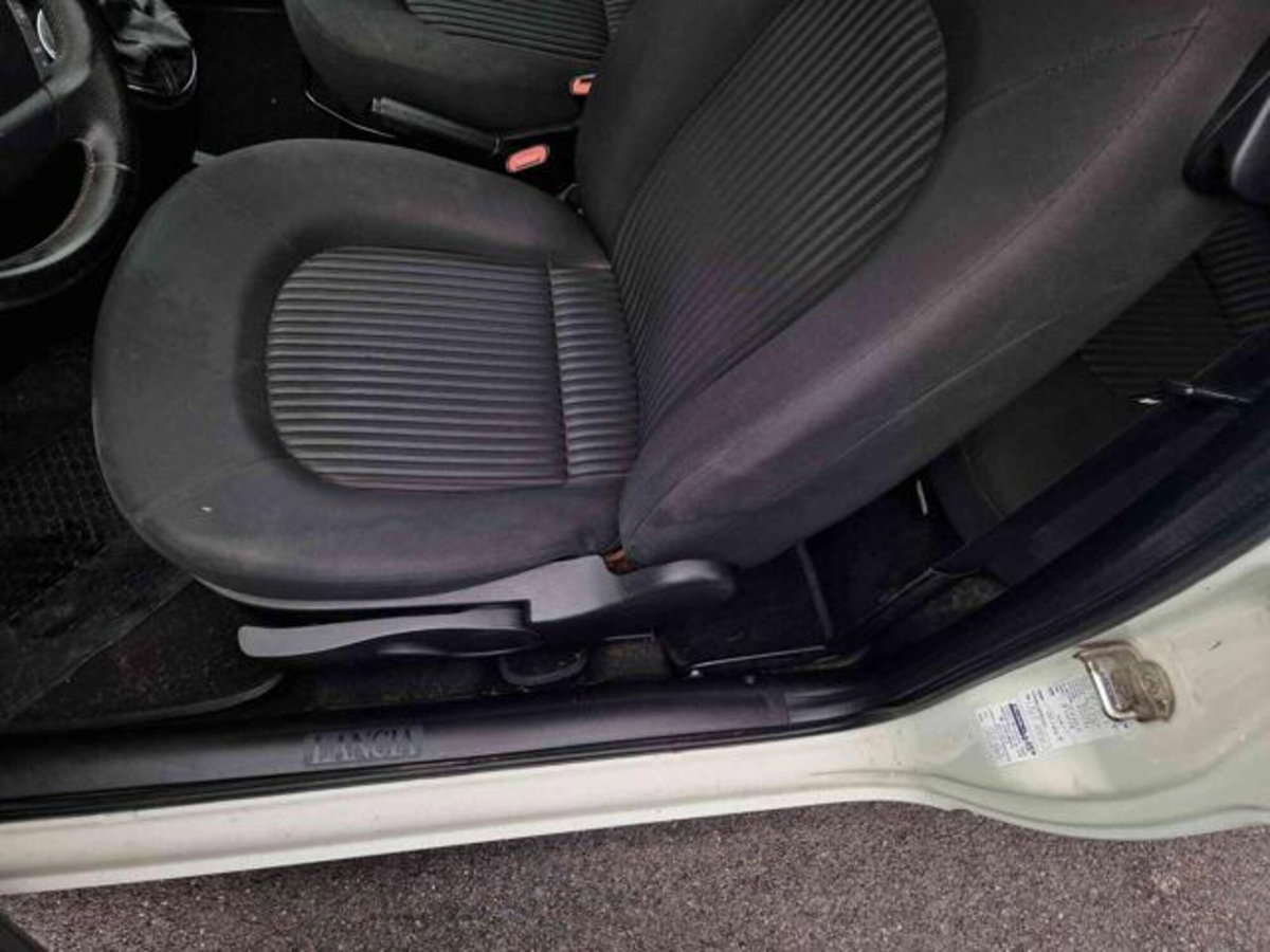 Lancia Ypsilon 1.4 Platino Ecochic GPL (7)